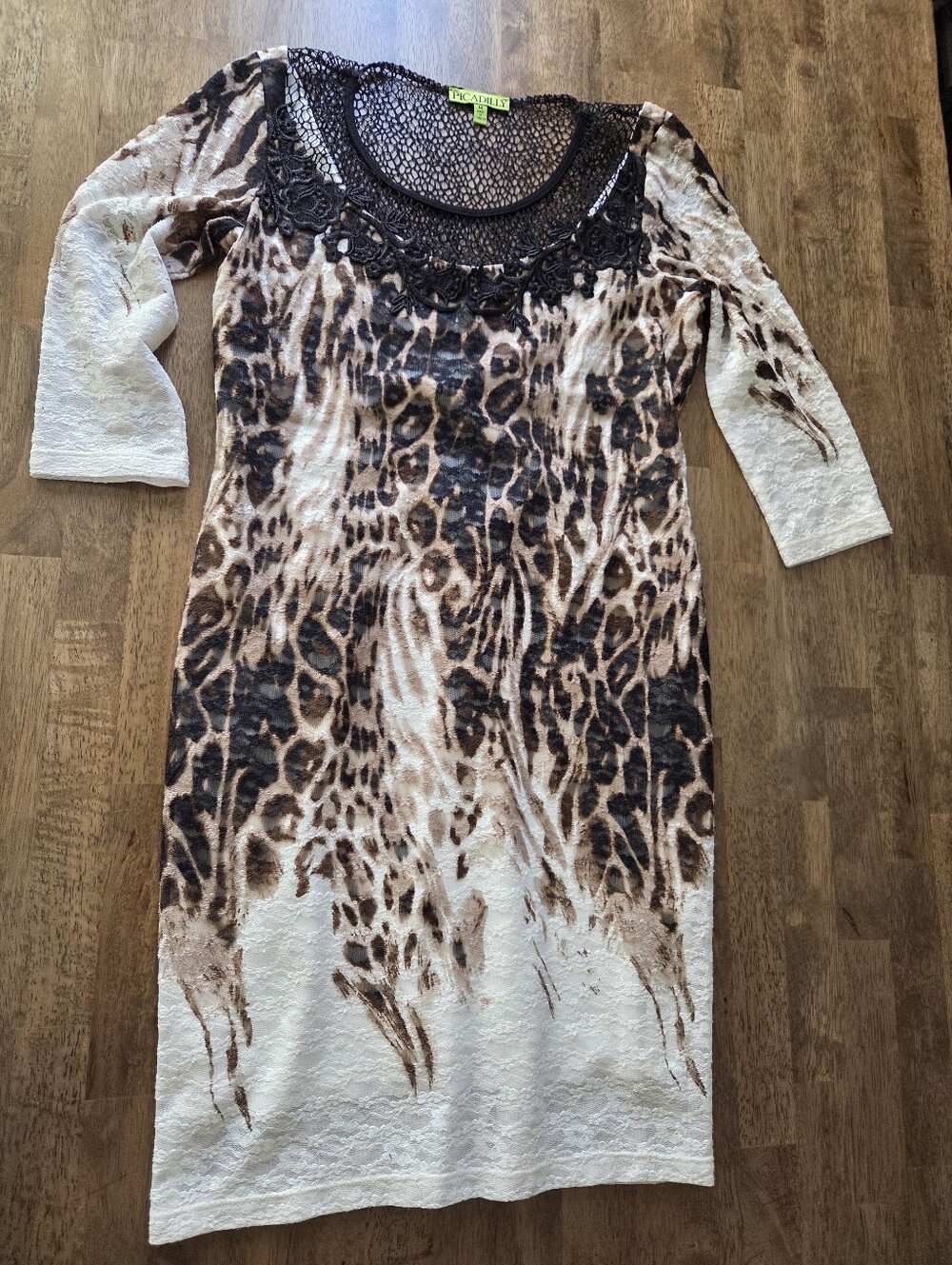 All Over Lace Animal Print Scoop Neck Lined Bodycon Dress